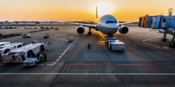 KRIZA/ Aeroportet europiane paralajmerojnë probleme të mëdha me fluturimet për shkak të mungesës së karburantit