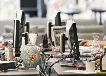 Inteligjenca Artificiale godet zyrat, punonjësit e kualifikuar në Shqipëri janë më të ekspozuar