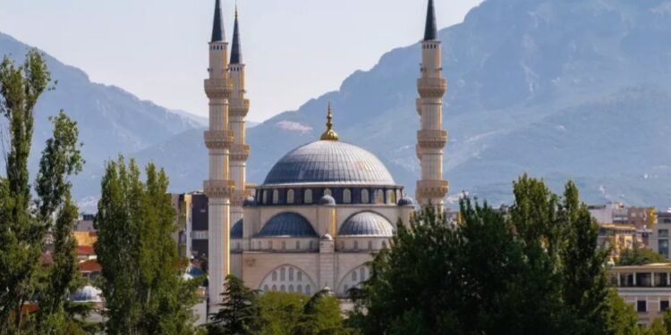 “Daily Mail”: Shqipëria mes destinacioneve më të mira për turizëm solo në 2026-ën