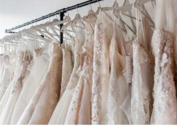 Medikamentet për dobësim po ndryshojnë industrinë e fustaneve të nusërisë, sallonet vendosin kritere ligjore