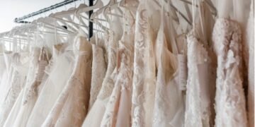 Medikamentet për dobësim po ndryshojnë industrinë e fustaneve të nusërisë, sallonet vendosin kritere ligjore