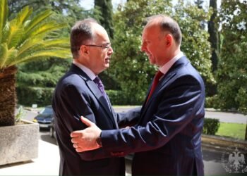 Presidenti Begaj pret në Tiranë kreun e Parlamentit të RMV: Marrëveshja e Ohrit nuk negociohet, zbatohet!
