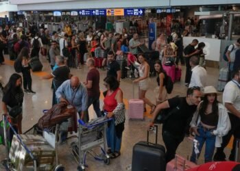 Grevë e kontrollorëve ajrorë në disa aeroporte italiane, fashat e orareve që s’do kenë probleme