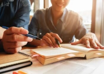 Arsimi i të rriturve në Shqipëri: Vetëm 1.6% pjesëmarrje, larg objektivit prej 47% të BE-së