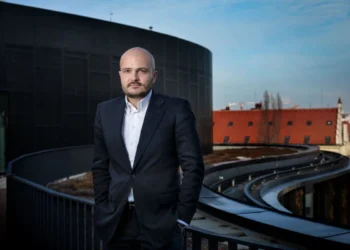 Nga anonim në miliarder, si ktheu lufta 33-vjeçarin çek njeriun më të pasur në vend