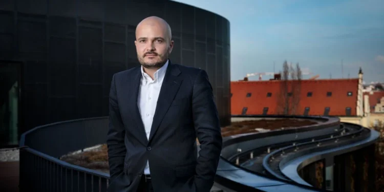 Nga anonim në miliarder, si ktheu lufta 33-vjeçarin çek njeriun më të pasur në vend