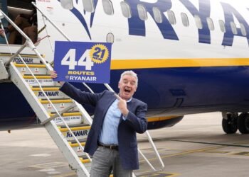 Ryanair hap bazën në Tiranë me 4 avionë (400 milionë USD), rritje rekord në Shqipëri