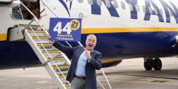 Ryanair hap bazën në Tiranë me 4 avionë (400 milionë USD), rritje rekord në Shqipëri