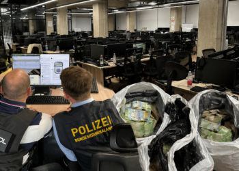 Europol nxjerr pamjet, si u kapën gati 900 mijë euro para CASH te Call Centeri në Tiranë