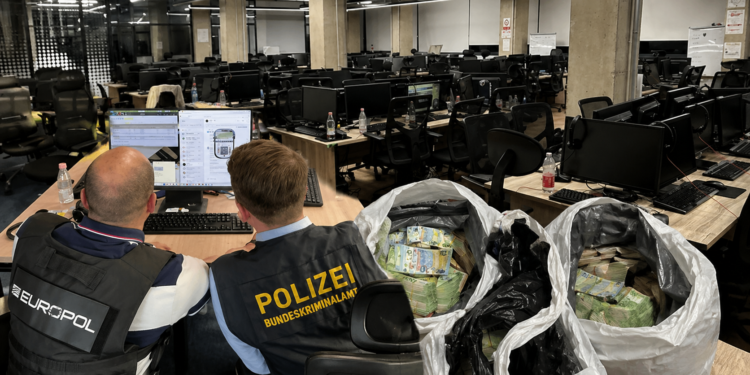 Europol nxjerr pamjet, si u kapën gati 900 mijë euro para CASH te Call Centeri në Tiranë