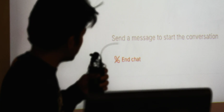 Universitetet amerikane po rikthejnë provimet me gojë për të luftuar Inteligjencën Artificiale