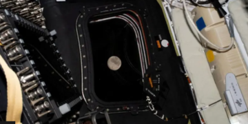 40 minutat e heshtjes pranë Hënës