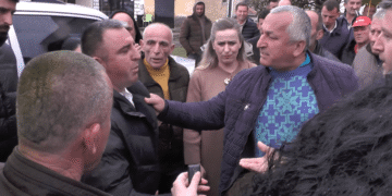 Banorët e Martaneshit e kthejnë dëgjesën në protestë, kundër dhënies së tokave për fotovoltaikë