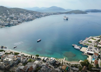 Dy kroçera sjellin në Sarandë më shumë se 2300 turistë