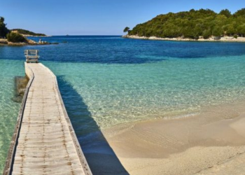 “Express”: Shqipëria, vendi evropian “më i mirë se Maldivet”, vetëm tre orë larg nga Britania e Madhe