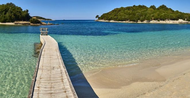 “Express”: Shqipëria, vendi evropian “më i mirë se Maldivet”, vetëm tre orë larg nga Britania e Madhe