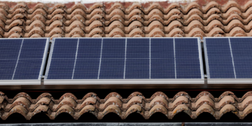 Lufta me Iranin, Europa pritet të “blindojë” çatitë me panele diellore