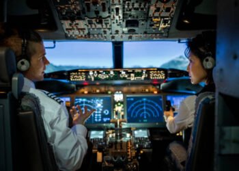 VIDEO/ Pilotët bënë si qen dhe mace në radio, nis hetimi për incidentin viral