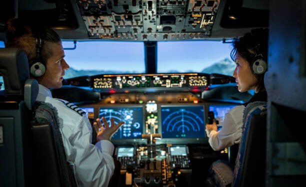 VIDEO/ Pilotët bënë si qen dhe mace në radio, nis hetimi për incidentin viral