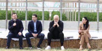 Rama dhe Balluku me fermerët në Myzeqe: Zona mbetet shtylla e bujqësisë, theksi te bashkimi dhe subvencionet