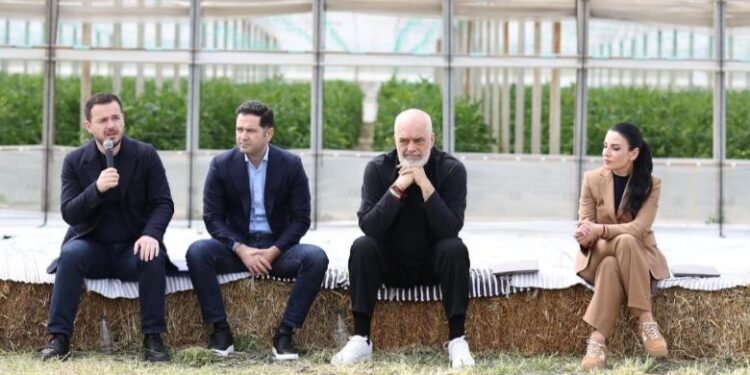 Rama dhe Balluku me fermerët në Myzeqe: Zona mbetet shtylla e bujqësisë, theksi te bashkimi dhe subvencionet