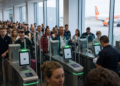 Sistemi që duhej të rriste sigurinë bllokon aeroportet e Europës: Kaos me fluturimet, kërkohet pezullimi i EES