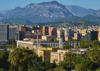 “Express”: Tirana, një udhëtim mes kulturës autentike dhe historisë së pasur