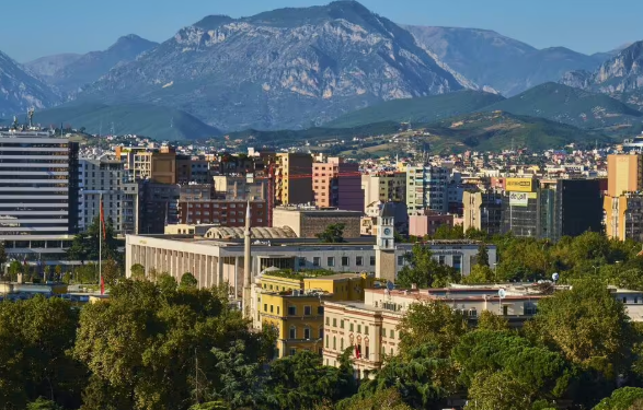 “Express”: Tirana, një udhëtim mes kulturës autentike dhe historisë së pasur