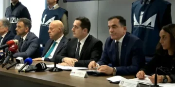 Sekuestrohen rreth 1 milion euro cash dhe prona të dyshuara, SPAK dhe Antimafia italiane zbardhin detajet e goditjes së grupit kriminal