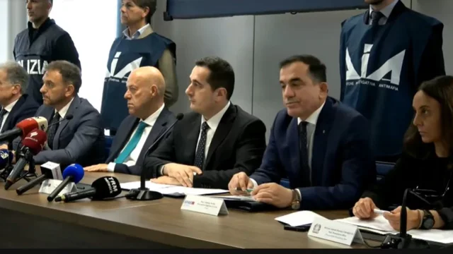 Sekuestrohen rreth 1 milion euro cash dhe prona të dyshuara, SPAK dhe Antimafia italiane zbardhin detajet e goditjes së grupit kriminal