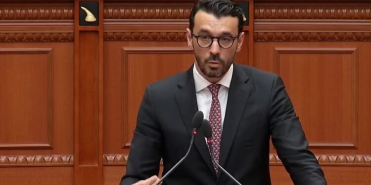 Karakaçi: Shqipëria nuk rrezikohet nga mungesa e karburantit, synojmë që rezervat të manaxhohen nga shteti