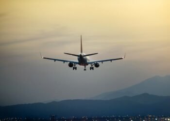 Kriza e karburantit të avionëve, çfarë duhet të dinë pasagjerët që kanë prerë biletat për në verë