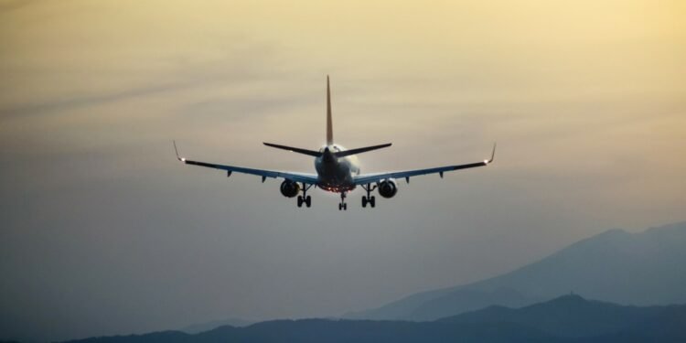 Kriza e karburantit të avionëve, çfarë duhet të dinë pasagjerët që kanë prerë biletat për në verë