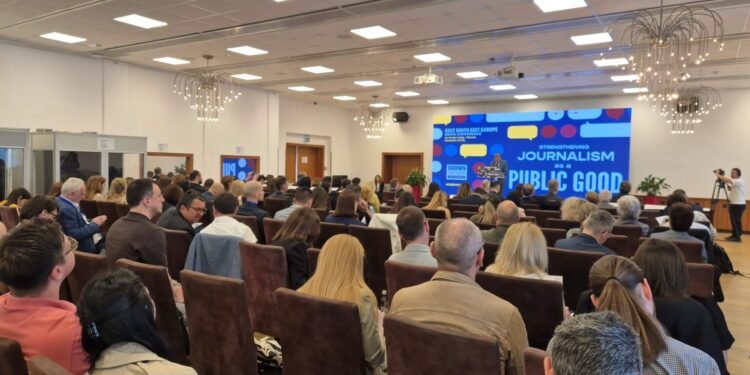 OSBE: Liria e medias në Shqipëri mbetet nën presion, gazetarët përballen me kërcënime dhe fushata denigruese