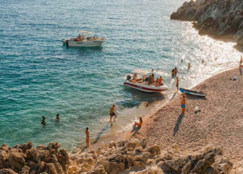 “Travel +Leisure”: Plazhe të kristalta dhe fshatra historikë, Shqipëria në fokusin e turizmit botëror