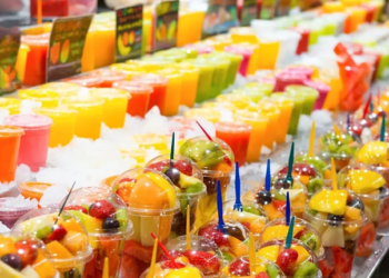 “Smoothie”, lëng apo të plota. Cila është mënyra më e shëndetshme për të konsumuar fruta?