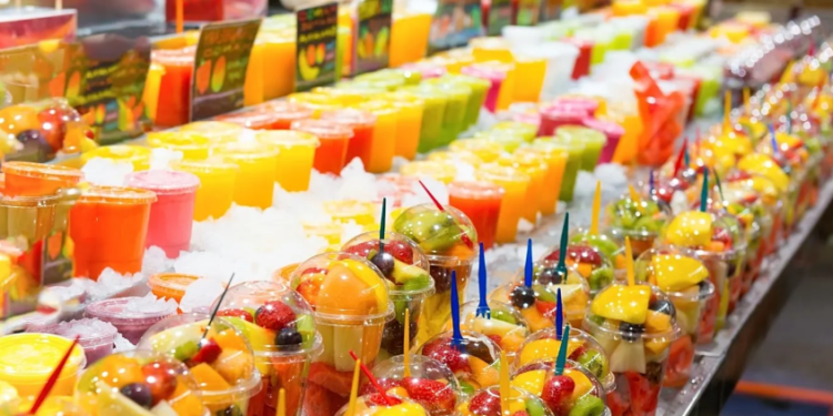 “Smoothie”, lëng apo të plota. Cila është mënyra më e shëndetshme për të konsumuar fruta?