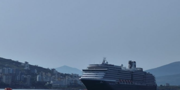Kroçiera “MS Oosterdam” me 1867 turistë viziton Sarandën
