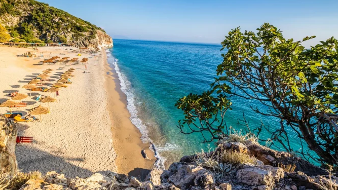 “Metro”: Shqipëria kryeson listën e destinacioneve evropiane për pushime