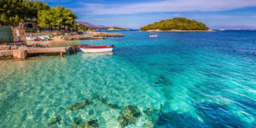 “El Pais”: Sharmi i përjetshëm i Shqipërisë turistike