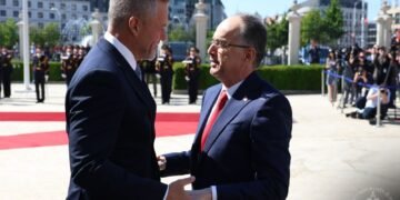 Presidenti Begaj pritet nga homologu sllovak Pellegrini në Bratislavë: Shqipëria synon mbylljen e negociatave në 2027 dhe anëtarësimin në BE në 2030