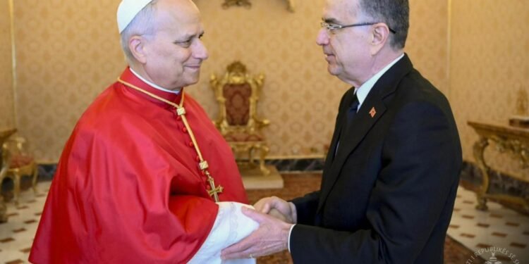 Presidenti Begaj pritet nga Papa Leone XIV në Vatikan, fton Atin e Shenjtë për vizitë në Shqipëri