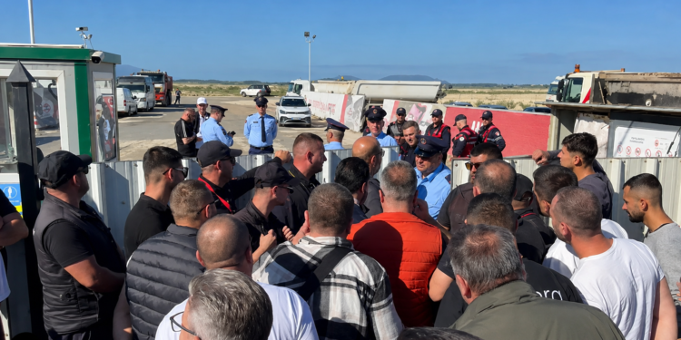 Shteti “vë dorë” në Aeroportin e Vlorës pas sherrit Valon Ademi-Behgjet Pacolli, policia rrethon VIA-n