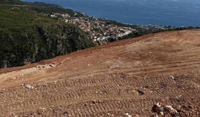 IKMT gjobit kompaninë “Gjikuria” me 11 000 euro për hedhje dherash në mënyrë të paligjshme në Dhërmi