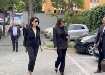 Katër shtëpi dhe akuza për euro në kuti vere nga Ermal Beqiri, ish-shefja e AKSHIt-t Mirlinda Karçanaj paraqitet në SPk
