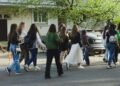 Vajzat shqiptare po ikin drejt qyteteve, djemtë e periferisë mbetet pa “nuse”