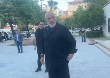 Rama thotë se as 500 mijë shqiptarë në shesh nuk e detyrojnë të dorëhiqet!