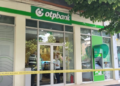 Grabitësi i zbrazi çanten klientes në sportel dhe arkën e bankës, policia arreston rojen pas grabitjes te OTP Bank