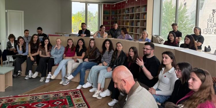 Edukimi për Median dhe Informacionin po avancon në shkollat shqiptare