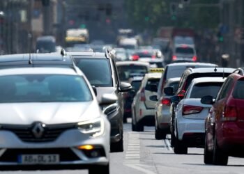 Europa ndahet për makinat me benzinë e naftë, 7 vende kërkojnë të mos zbuten rregullat